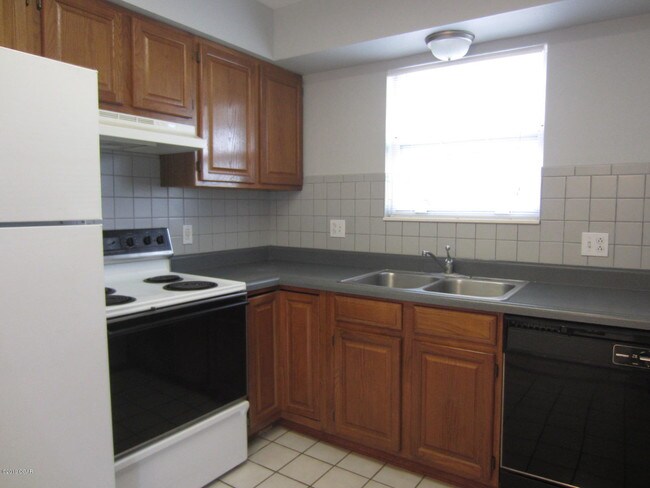 Building Photo - 2909 S Jackson Ave