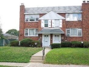 Building Photo - 2112 S Lumber St