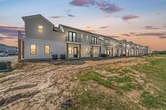 Building Photo - 315 Sandstone Ave