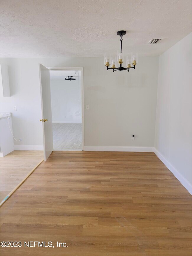 Building Photo - 9726 Aberdare Ave W