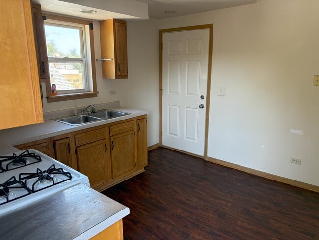 Building Photo - 27 N Hickory St