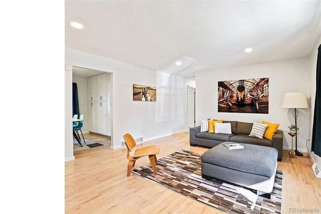 Foto del edificio - Gorgeous 4 bedroom modern home in Holly Hills