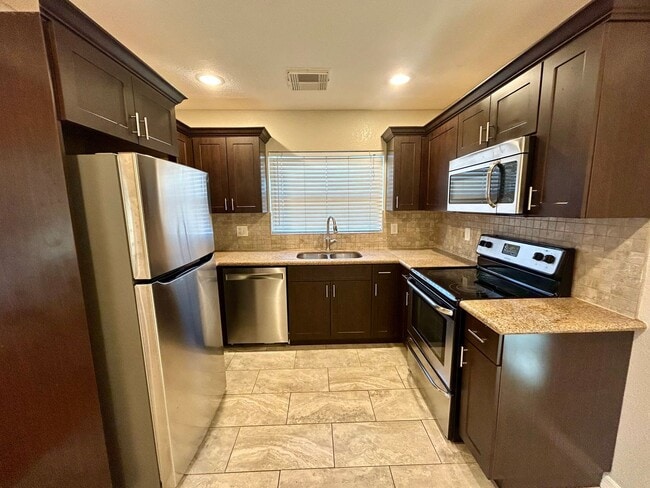 Building Photo - Charming 3BR/2BA Home for Rent – Prime Tam...