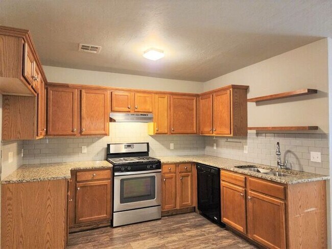 Foto del edificio - 3 Bed 2 Bath 2 Car Garage in College Park ...