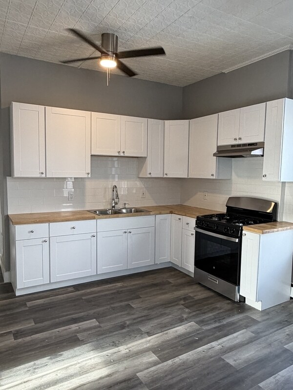 Building Photo - 241 Saratoga St