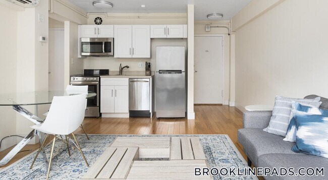 Foto del edificio - 1440 Beacon St