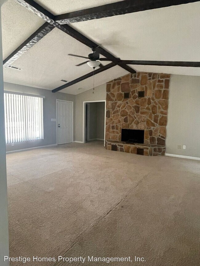 Building Photo - 2 br, 2.5 bath House - 401 E Emerald