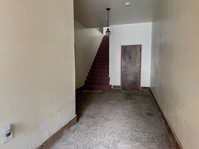 Building Photo - 3 Bed, 2 Bath Inner Richmond District Apar...