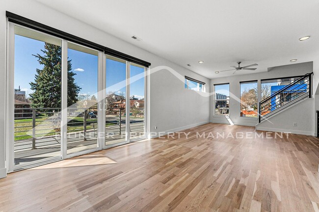 Building Photo - Gorgeous Home with Washer/Dryer and Mounta...