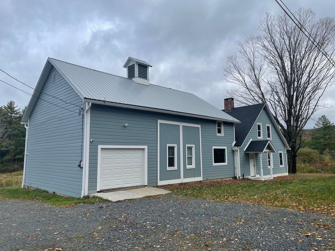 Primary Photo - Private, fully remodeled home in Lenox!