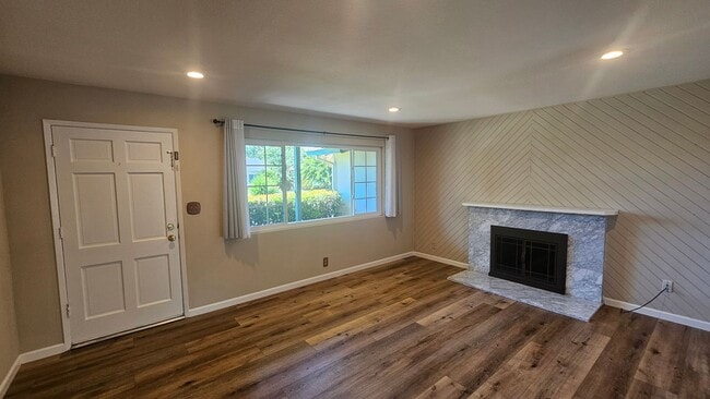 Building Photo - 8164 Cardiff Dr