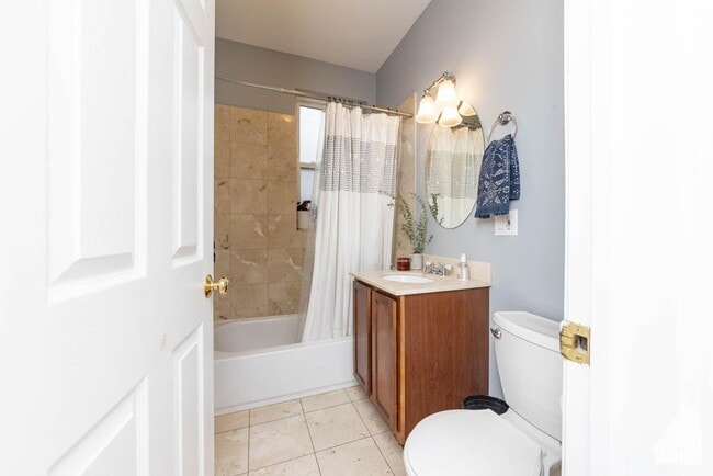 Building Photo - 2 bedroom in Chicago IL 60640