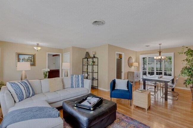 Building Photo - 2490 Lauder Dr