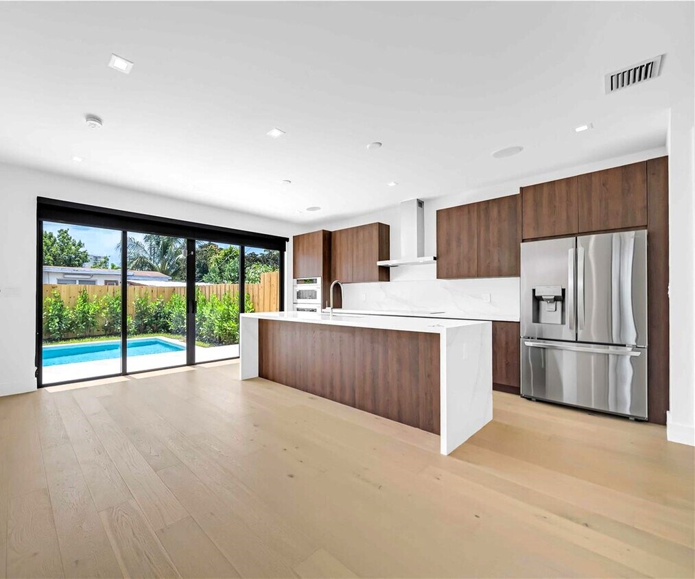 Primary Photo - 2710 SW 34th Ave