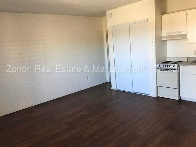 Foto del edificio - 3055 N. Tyndall Avenue #5