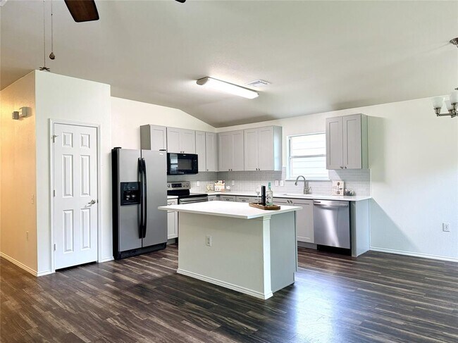 Building Photo - 5216 English Glade Dr