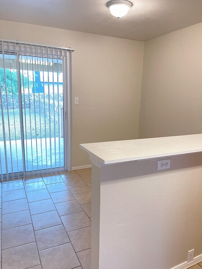 Foto del edificio - 4024 Moonlight Ave