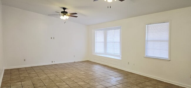 Building Photo - 1087 Desert Shield St