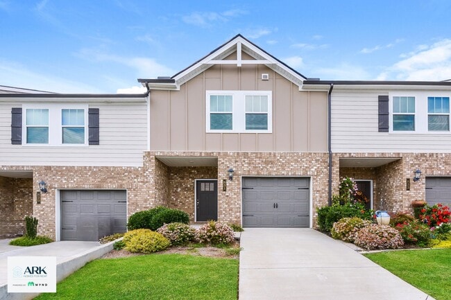 Building Photo - 831 Holland Ct