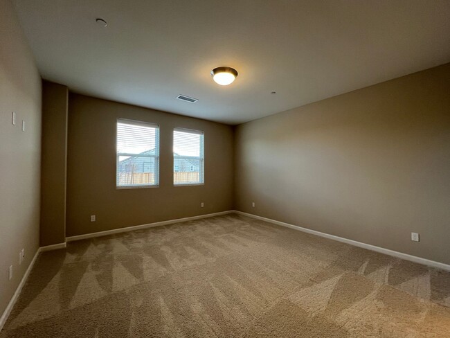 Foto del edificio - Modern 4/2.5 Townhome in Minden