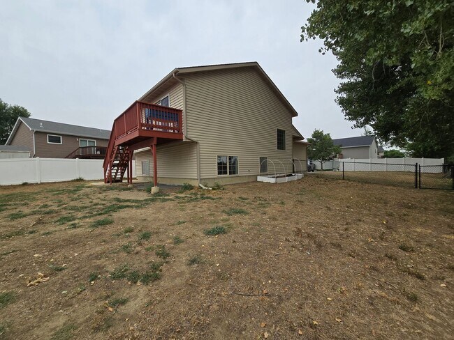 Foto del edificio - 1317 Mirror Lake Ln