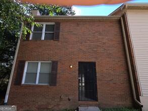 Building Photo - 904 Holden Ln