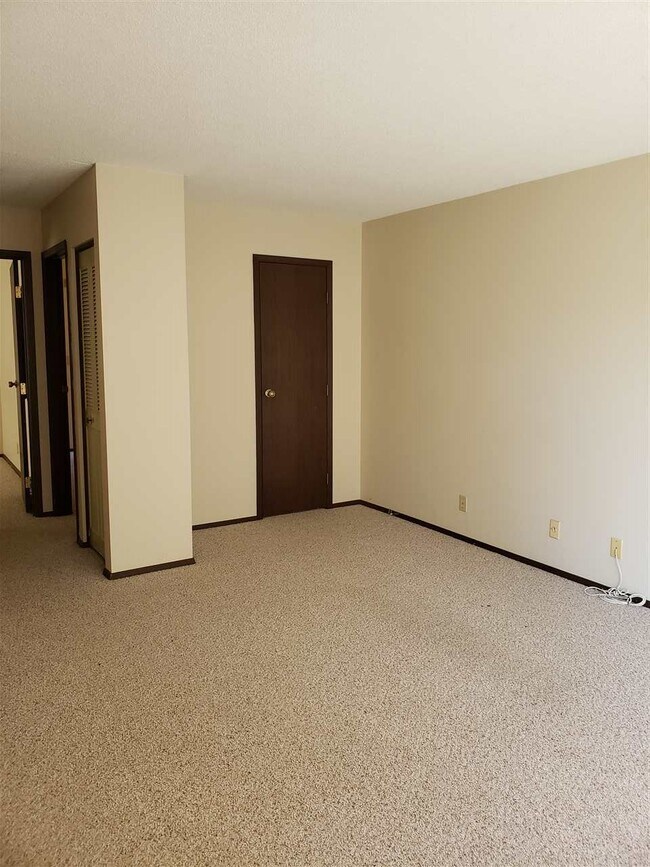 Building Photo - 1301 Springfield Dr