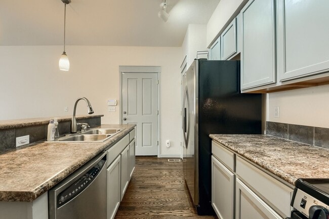 Building Photo - 2 bed/2 bath Sloans Lake Condo