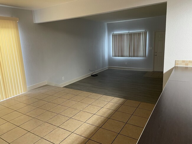 Building Photo - 10156 Crawford Way
