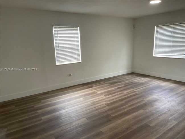 Foto del edificio - 1460 NE 143rd St