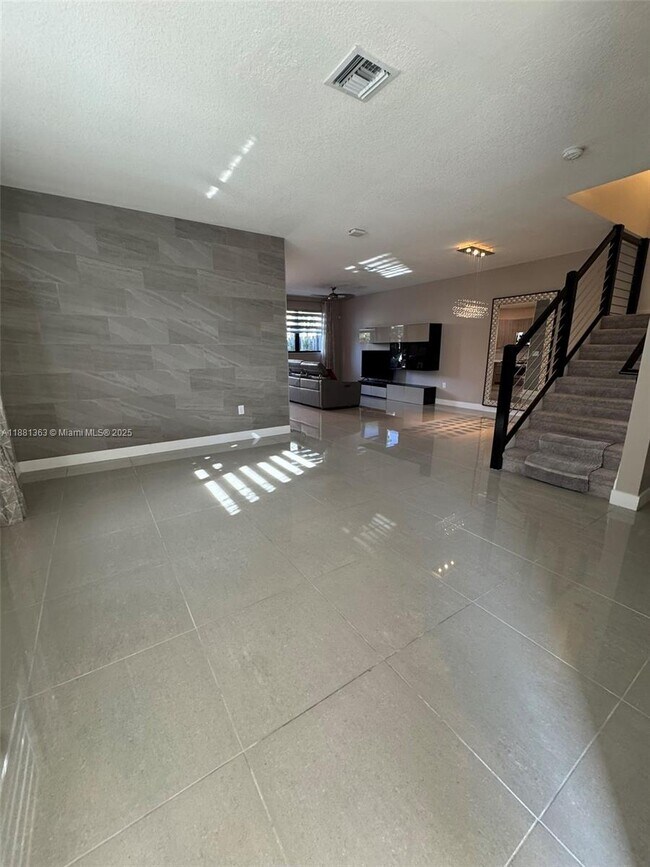 Foto del edificio - 7910 NW 105th Ave