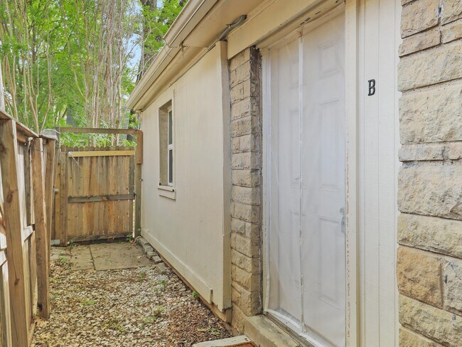 Entrada a la suite de la suegra - 3337 Westminster Ave