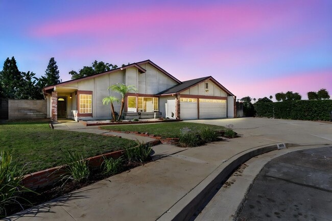 Building Photo - 1042 Bassett Ct
