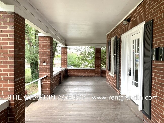 Foto del edificio - 1306 Patterson Ave SW