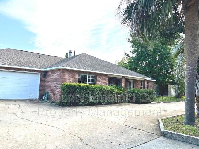 Building Photo - 717 Legion Dr
