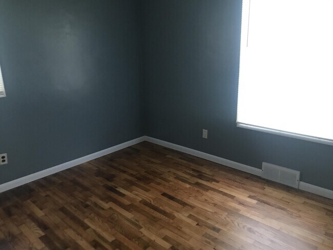 Foto del edificio - 576 Pinecrest St