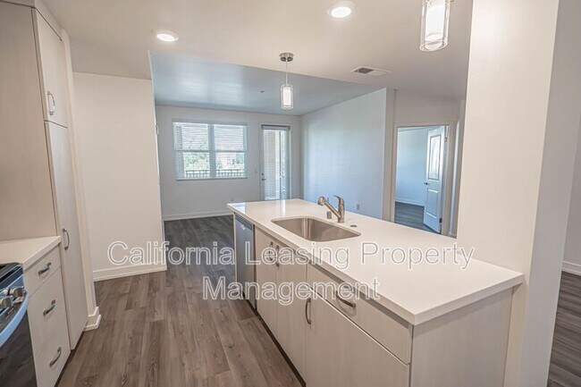 Foto del edificio - 26701 McBean Pkwy