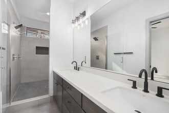 Building Photo - 2422 Navigation Blvd