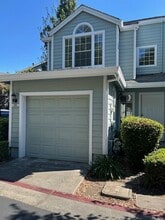 Building Photo - 583 E Jasmine Cir
