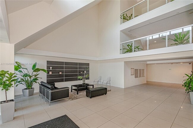 Building Photo - 120 Lakeview Dr