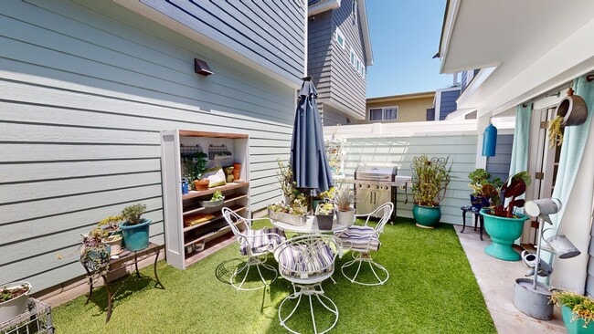 Building Photo - Spacious 3 Bed Coronado Home Available Unf...