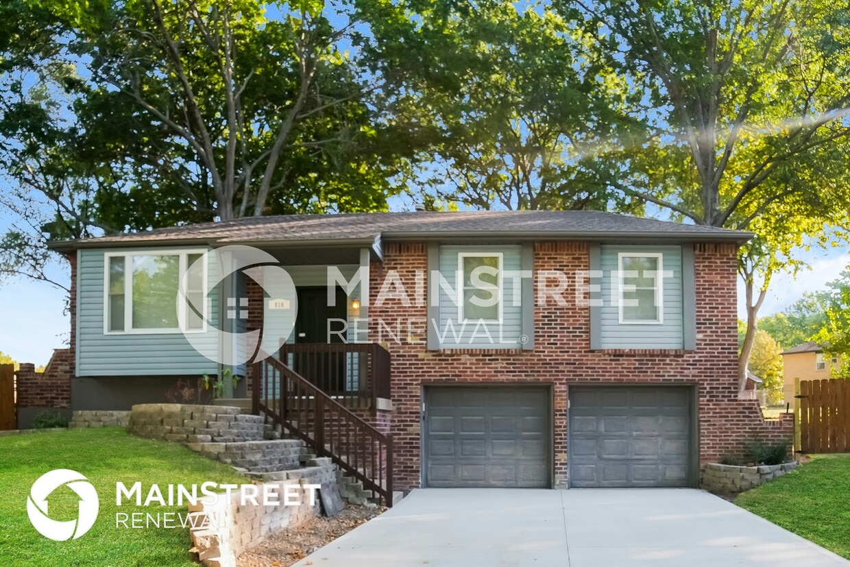 Primary Photo - 816 NW Buckingham Pl