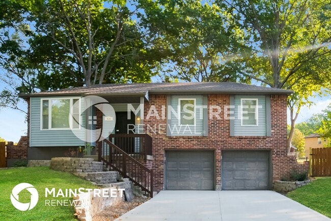 Building Photo - 816 NW Buckingham Pl