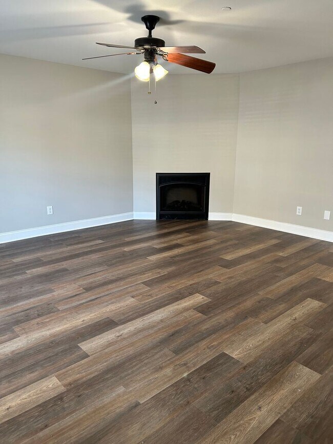 Foto del edificio - 2 br, 2.5 bath House - 1100 Maple Tree Lan...