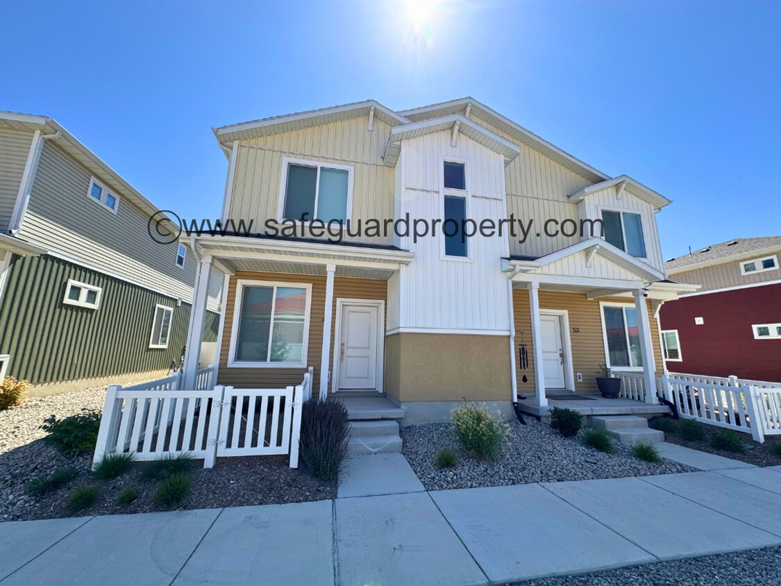 Foto principal - Beautiful Townhome in Saratoga Springs