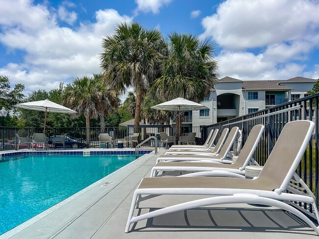 Building Photo - Meri Palm Bay