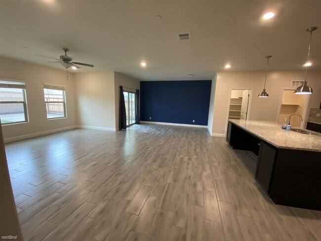 Building Photo - 3 br, 2 bath House - 2078 N Sherman St
