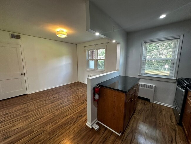 Building Photo - 121 Cherry Parke