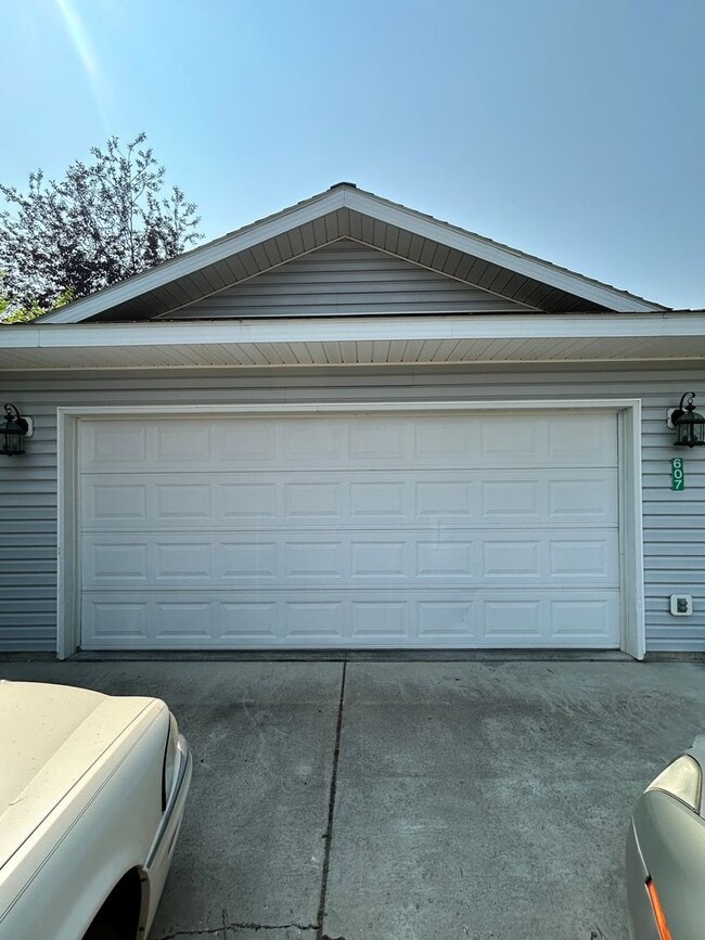 Building Photo - 3 Bed, 2.5 Bath Home for Rent