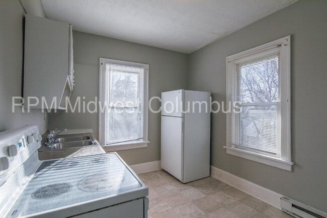 Foto del edificio - 2nd and 3rd Floor Apartment!